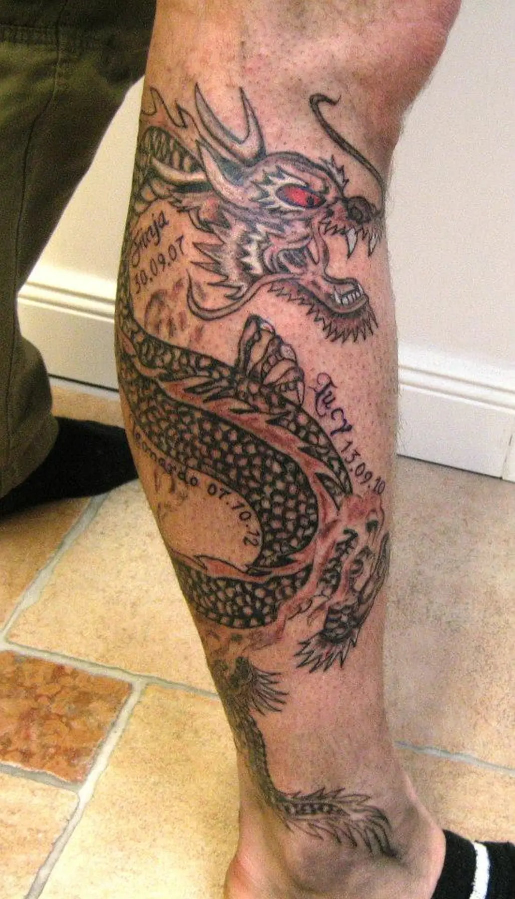 Ingesś Tattoo & Piercing Stübchen Tätowierung am Bein