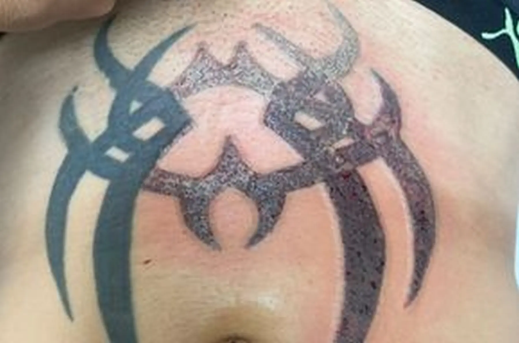 Ingesś Tattoo&Piercing Stübchen Tattoo auf dem Bauch